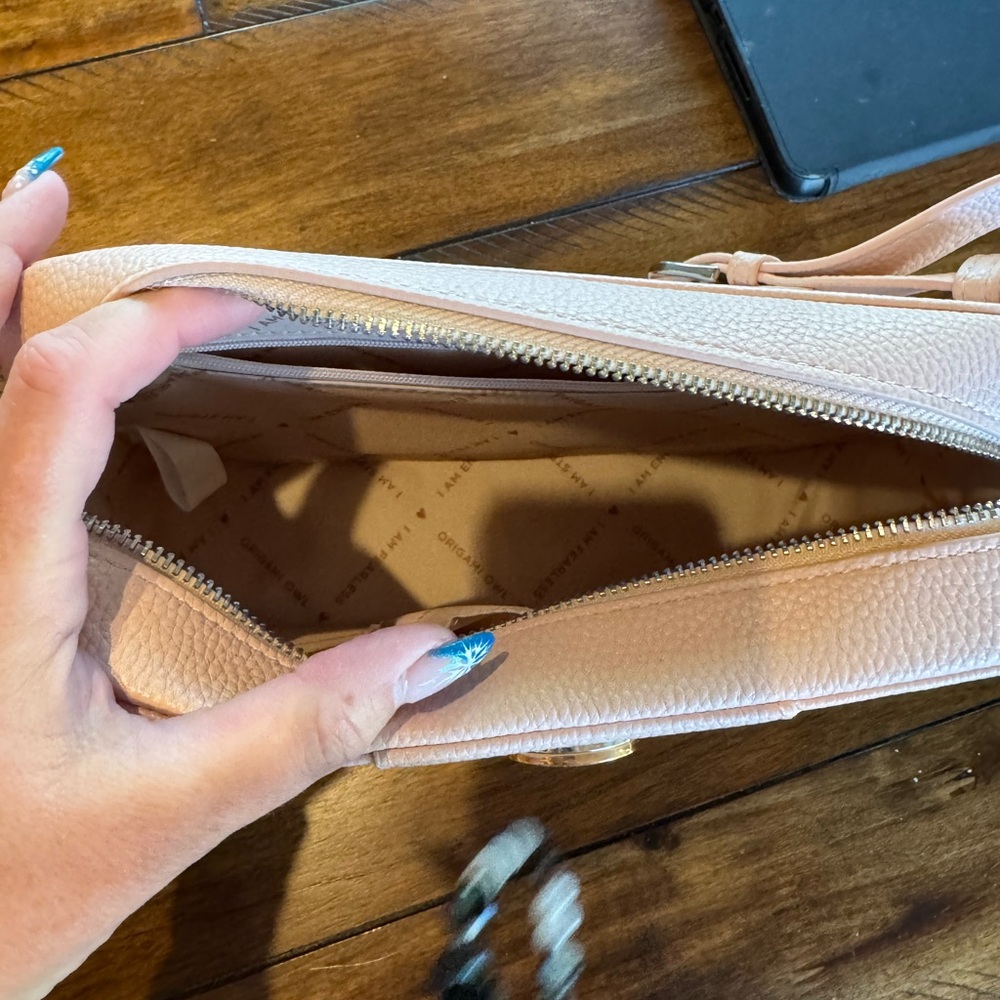 Chic Michael Kors Pink Crossbody Bag - Picture 3 of 3
